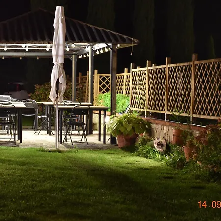 مزرعة للإقامة Rimaggiori Country & Restaurant باربيرينو دي موجيلو